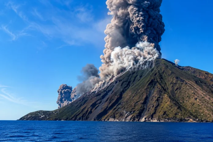 Powerful Explosion Erupts From Italy’s Stromboli Volcano